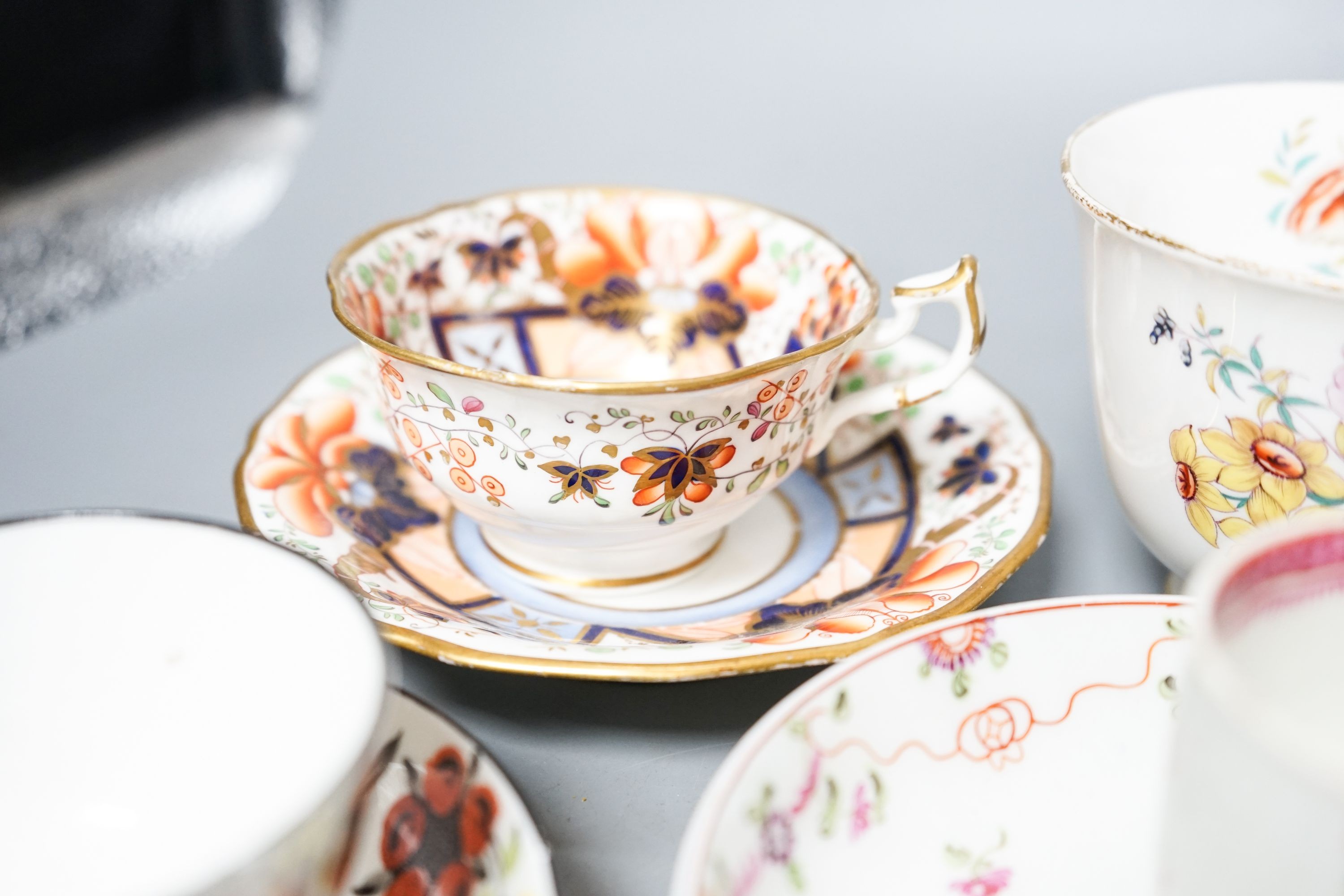 A group of 18th/19th century English porcelain tea wares and a Davenport pottery vase